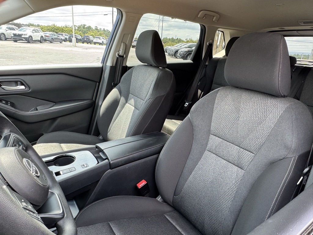 2024 Nissan Rogue SV photo 2