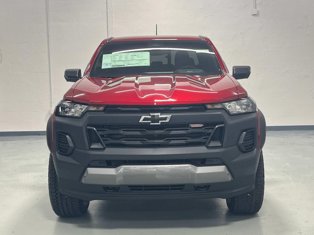 2025 Chevrolet Colorado Trail Boss photo 3