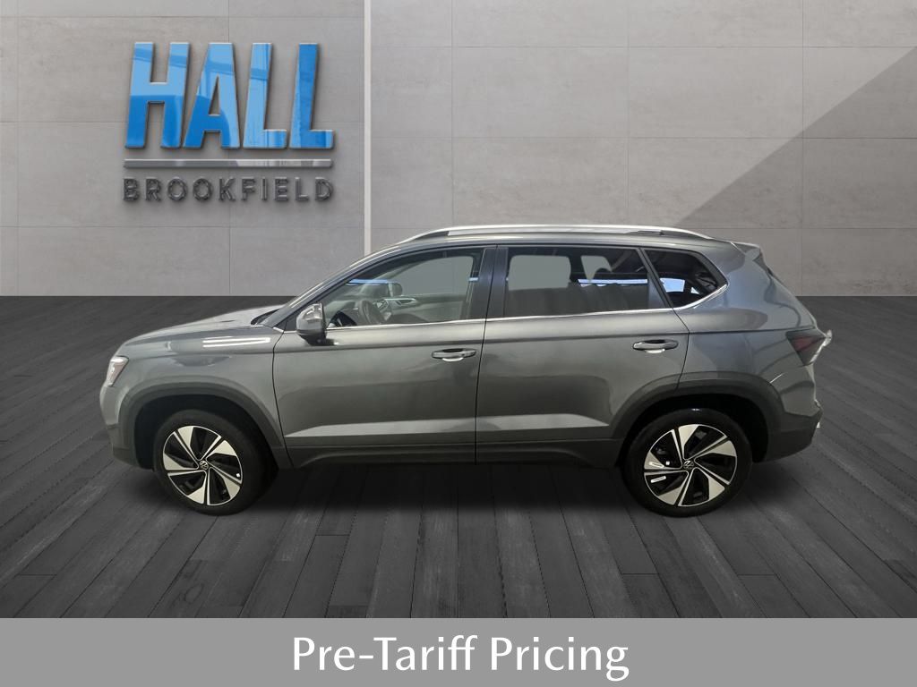 2025 Volkswagen Taos SE photo 2