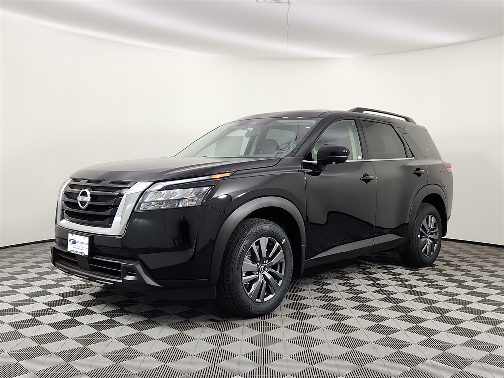 2025 Nissan Pathfinder SV's photo