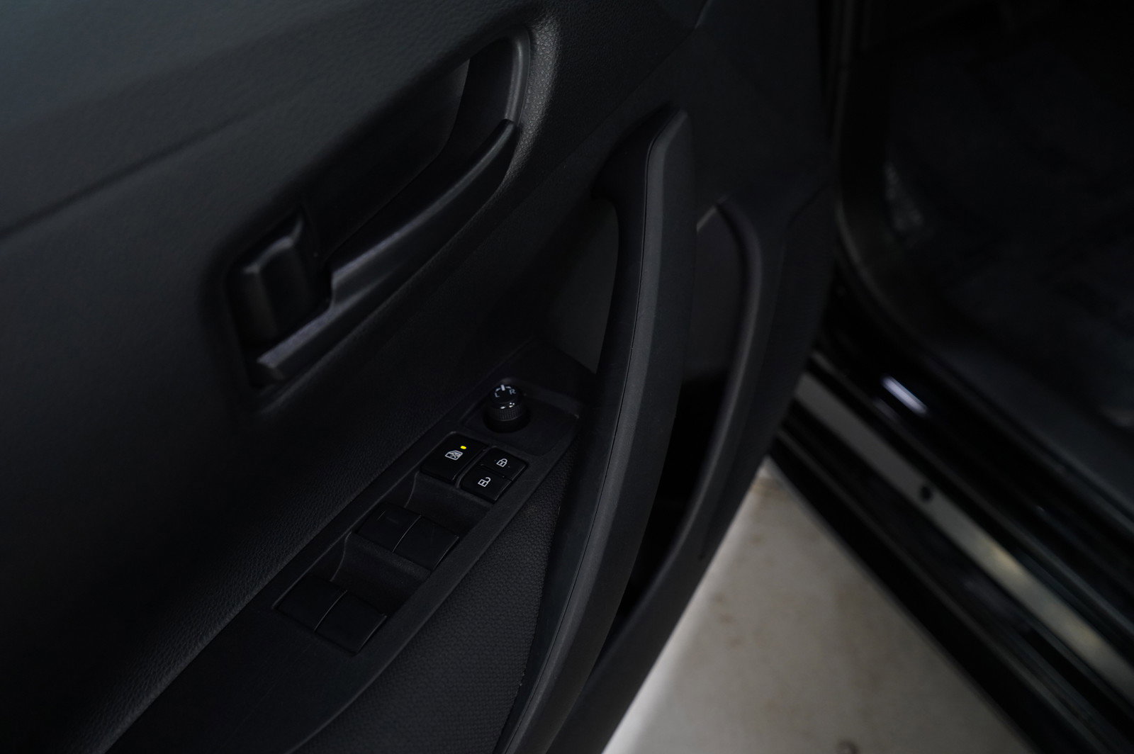 2024 Toyota Corolla LE photo 16