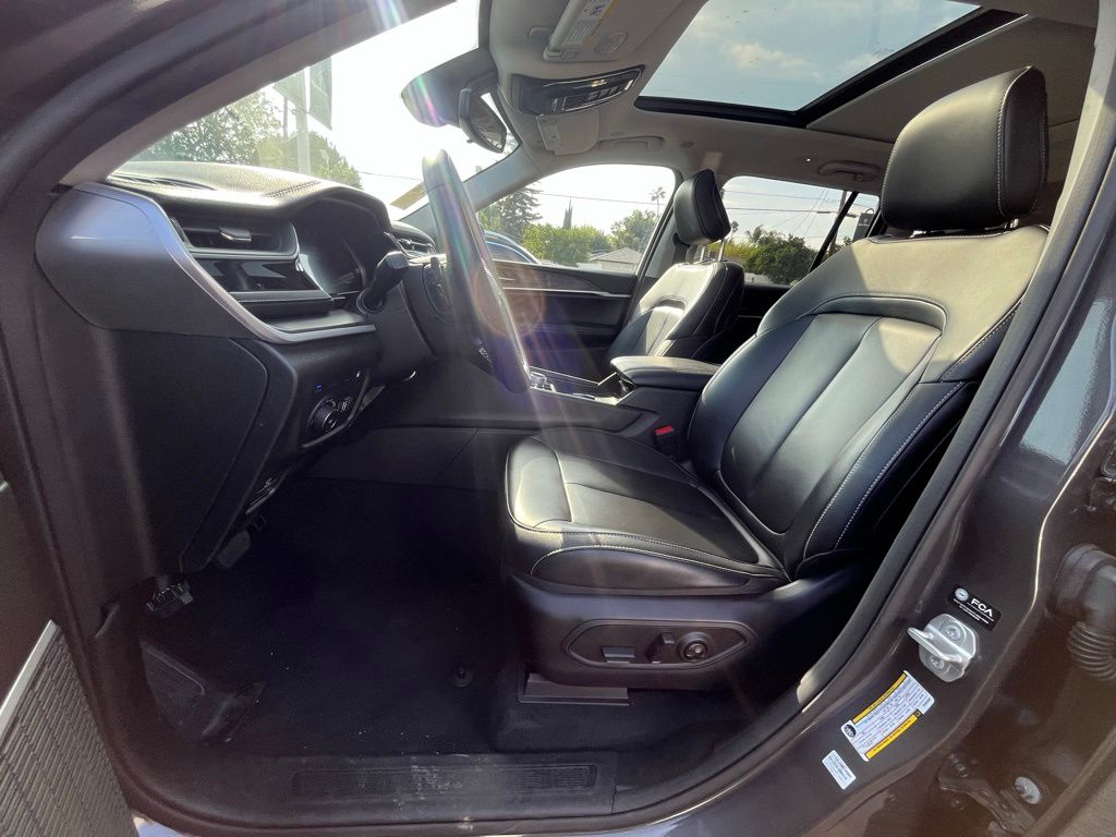 2023 Jeep Cherokee Base photo 5
