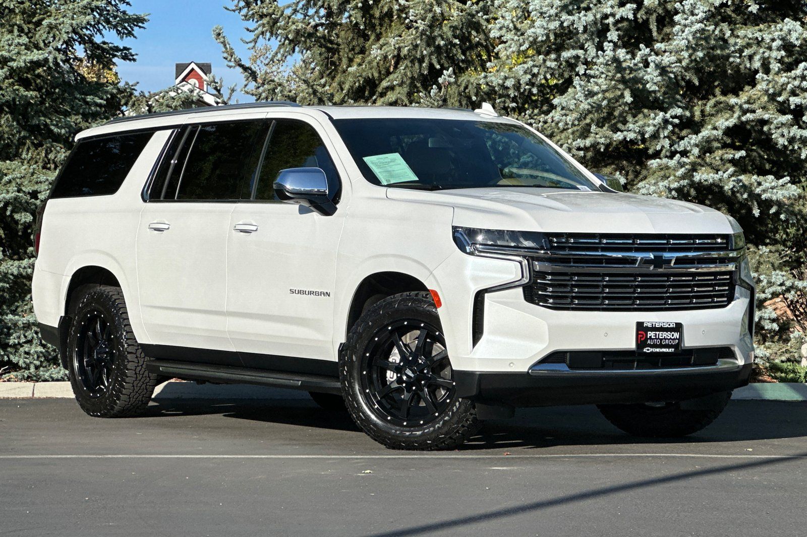 2023 Chevrolet Suburban Premier photo 2