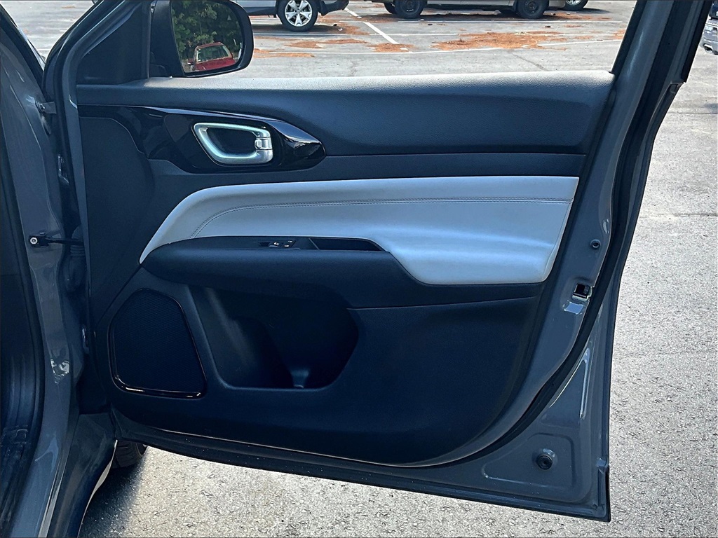 2023 Jeep Compass Limited photo 12