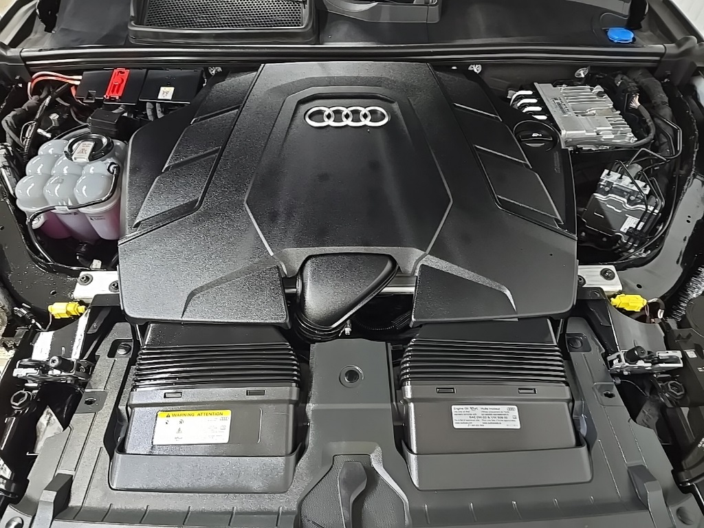 2023 Audi Q7 55 Premium photo 12