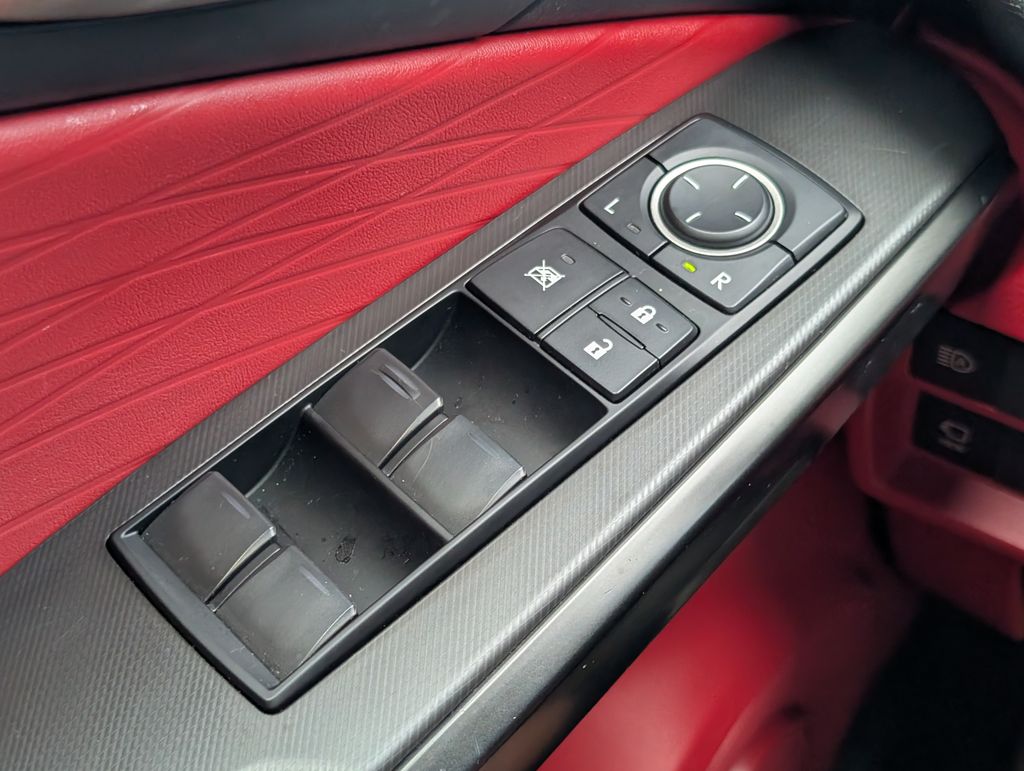 2023 Lexus IS 350 F SPORT photo 9