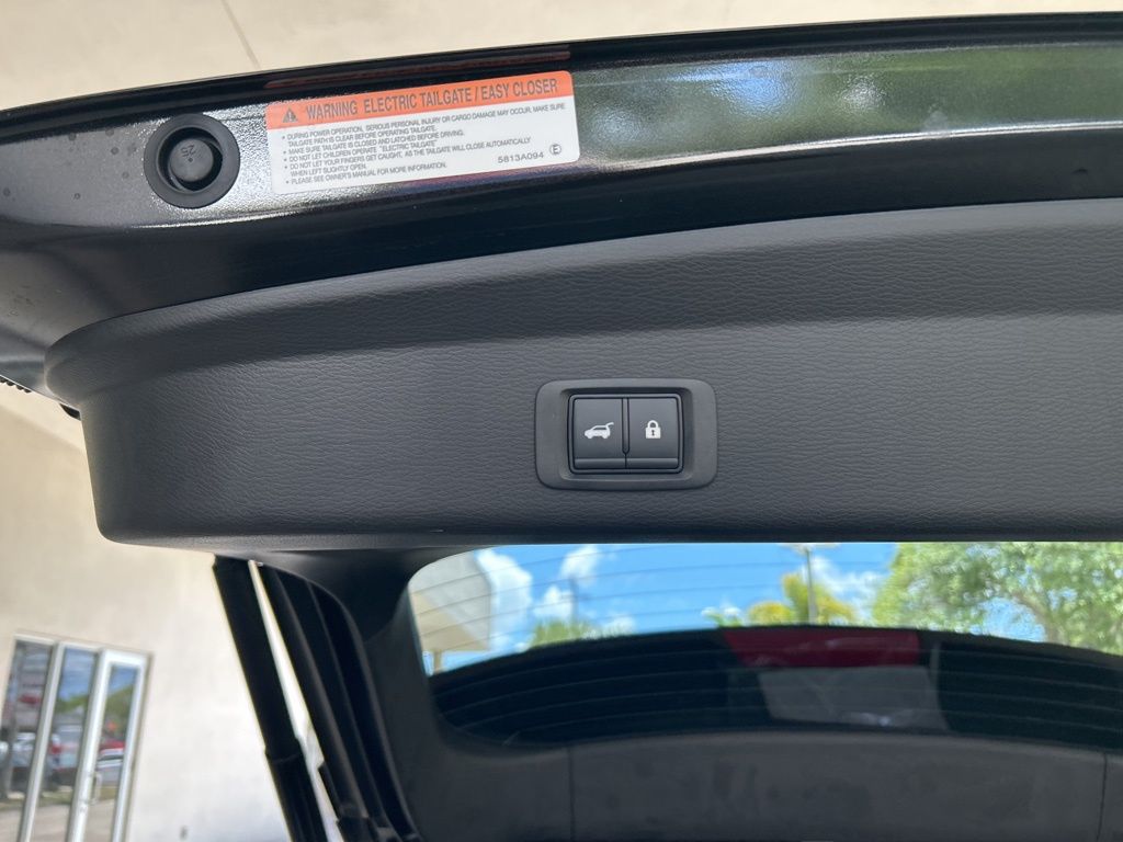 2025 Mitsubishi Outlander PHEV SEL Platinum photo 38