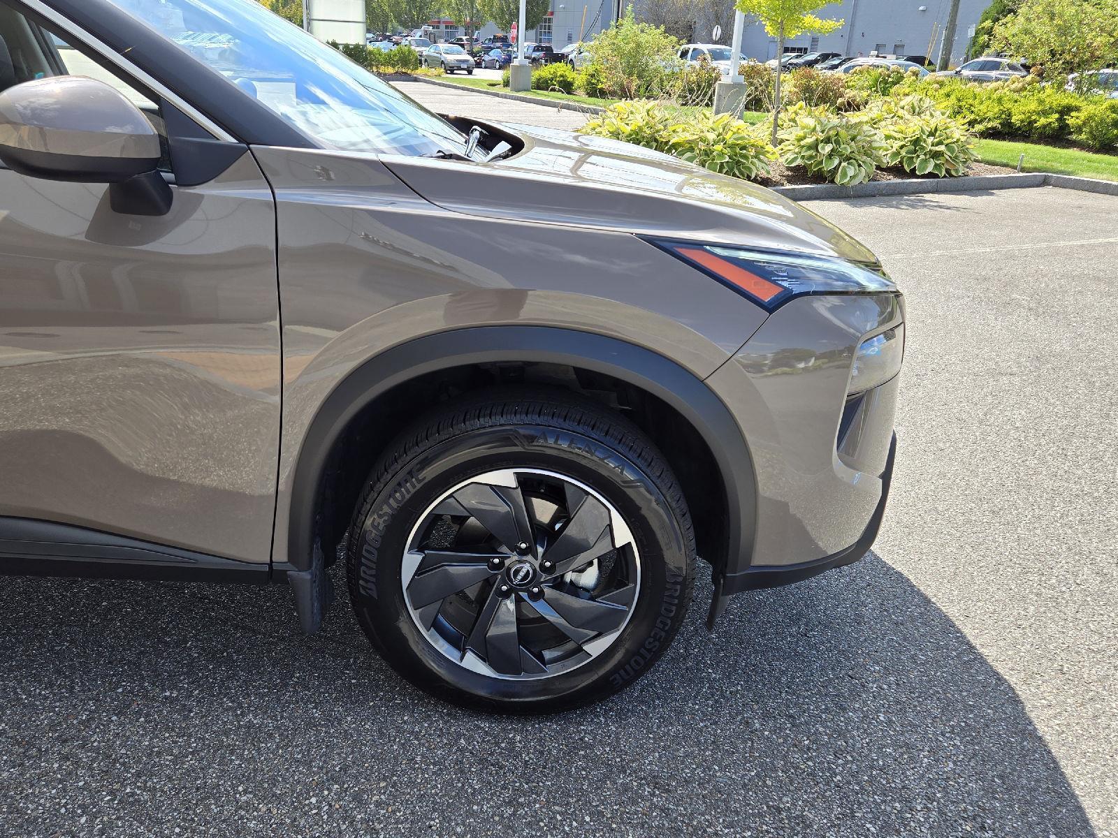 2024 Nissan Rogue SV photo 15