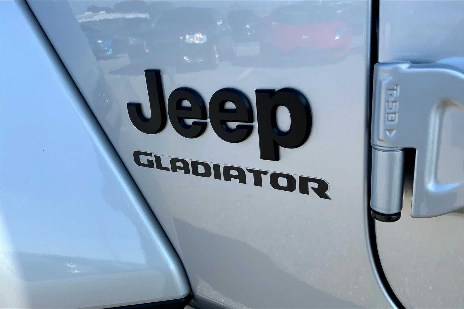 2022 Jeep Gladiator Willys Sport photo 9