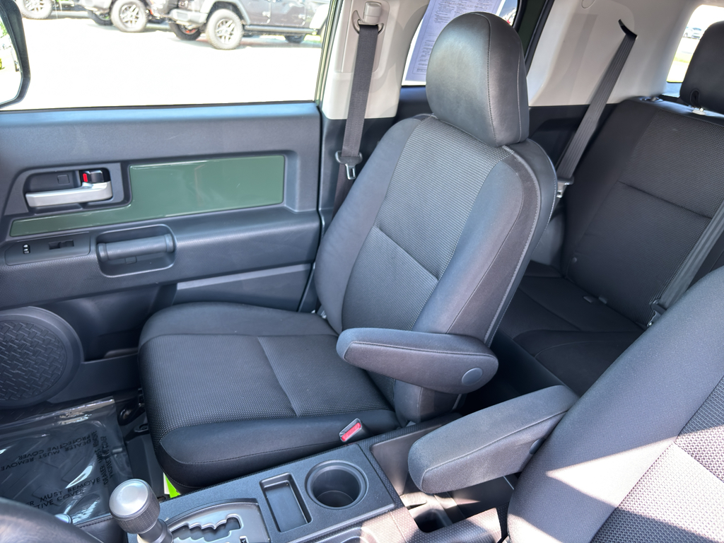 2014 Toyota FJ Cruiser Base photo 23