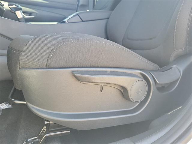 2025 Hyundai Tucson SE photo 14