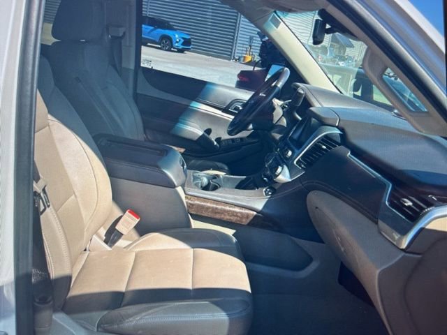 2020 Chevrolet Suburban LT photo 4