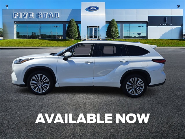 2023 Toyota Highlander Platinum photo 4