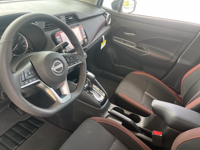 2025 Nissan Versa 1.6 SR photo 10