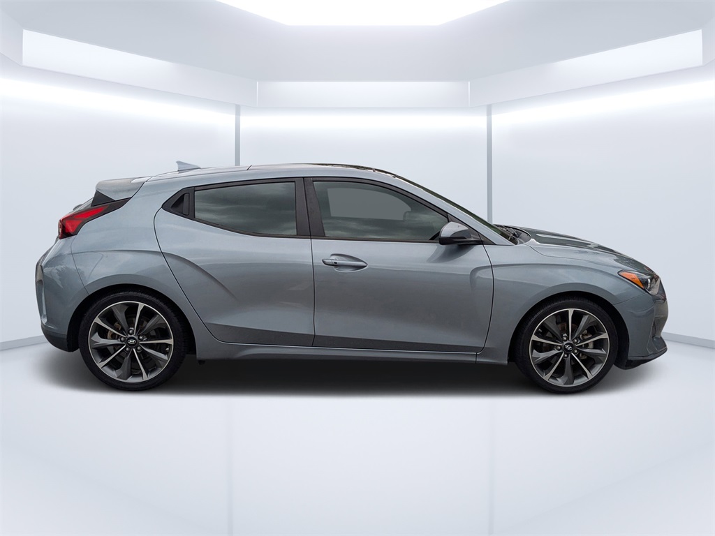 2020 Hyundai Veloster 2.0L Premium photo 2