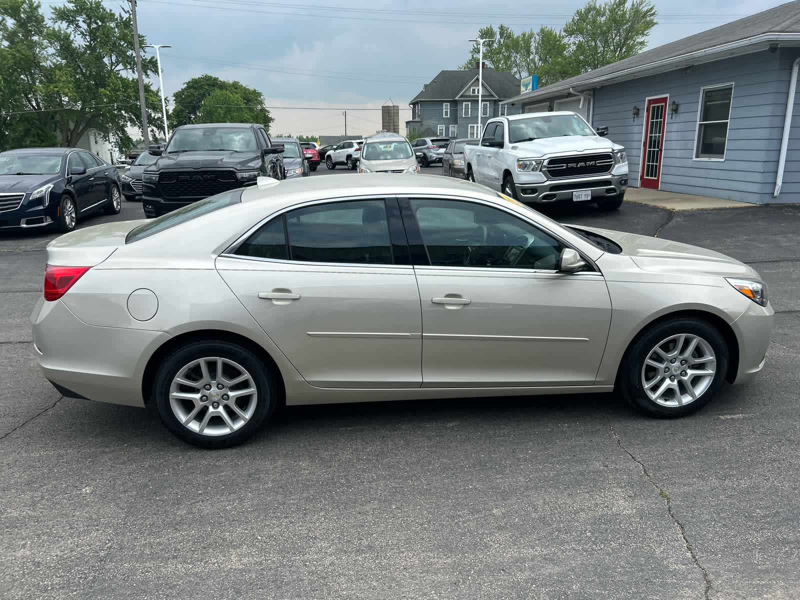 2014 Chevrolet Malibu 1LT photo 2
