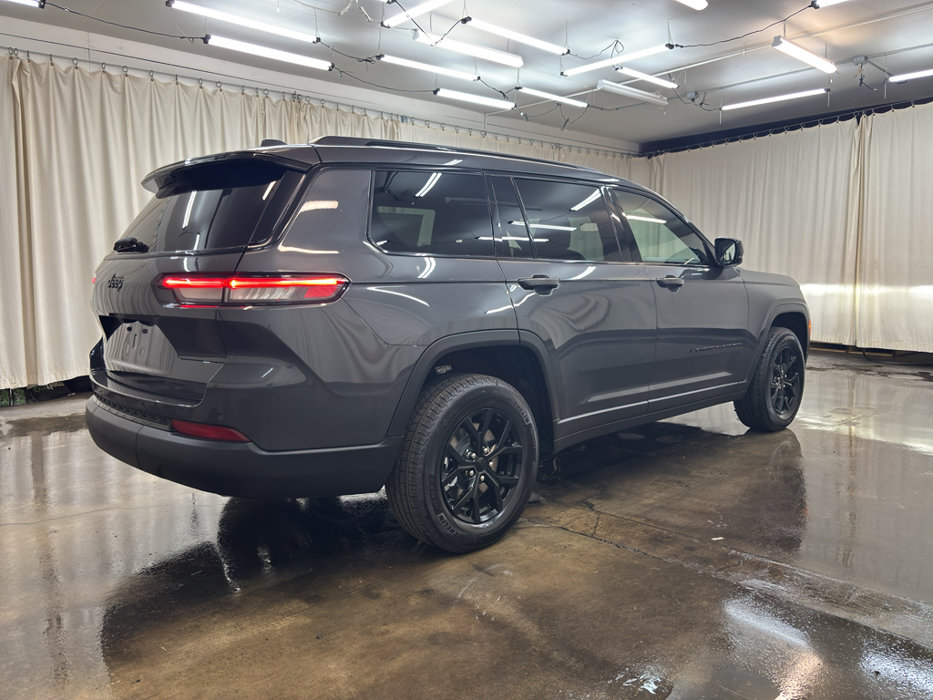 2025 Jeep Grand Cherokee Altitude X photo 3
