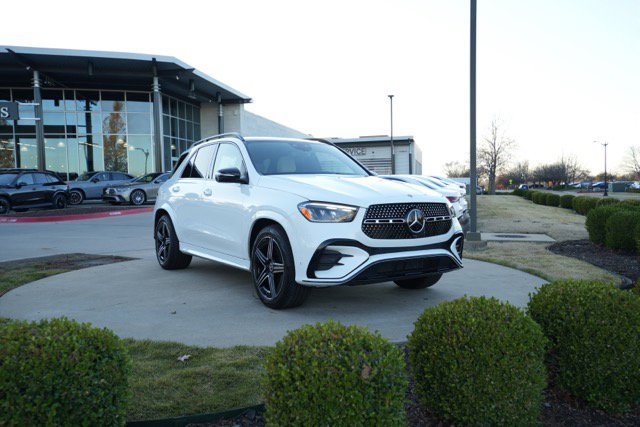 2026 Mercedes-Benz GLC Base's photo