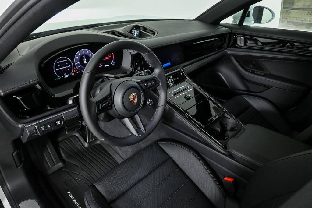 2025 Porsche Panamera Base photo 4