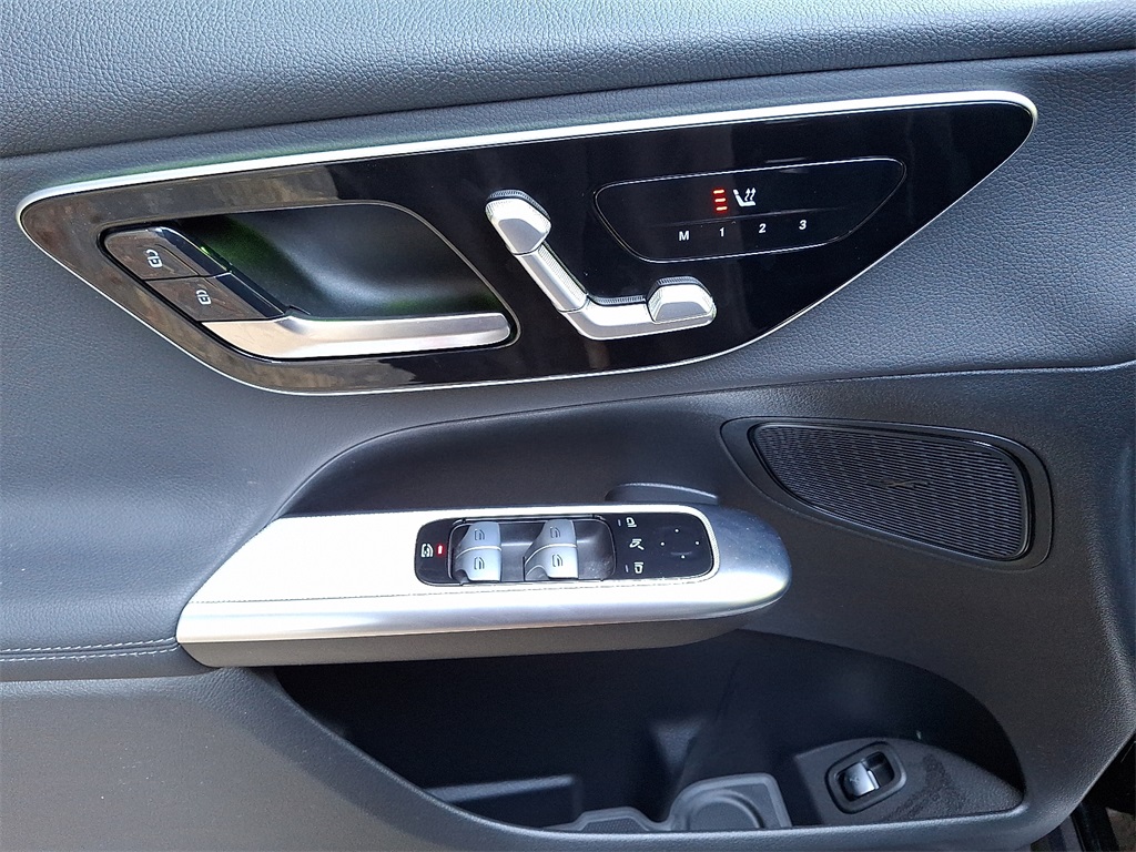 2025 Mercedes Benz GLC 300 4MATIC photo 12