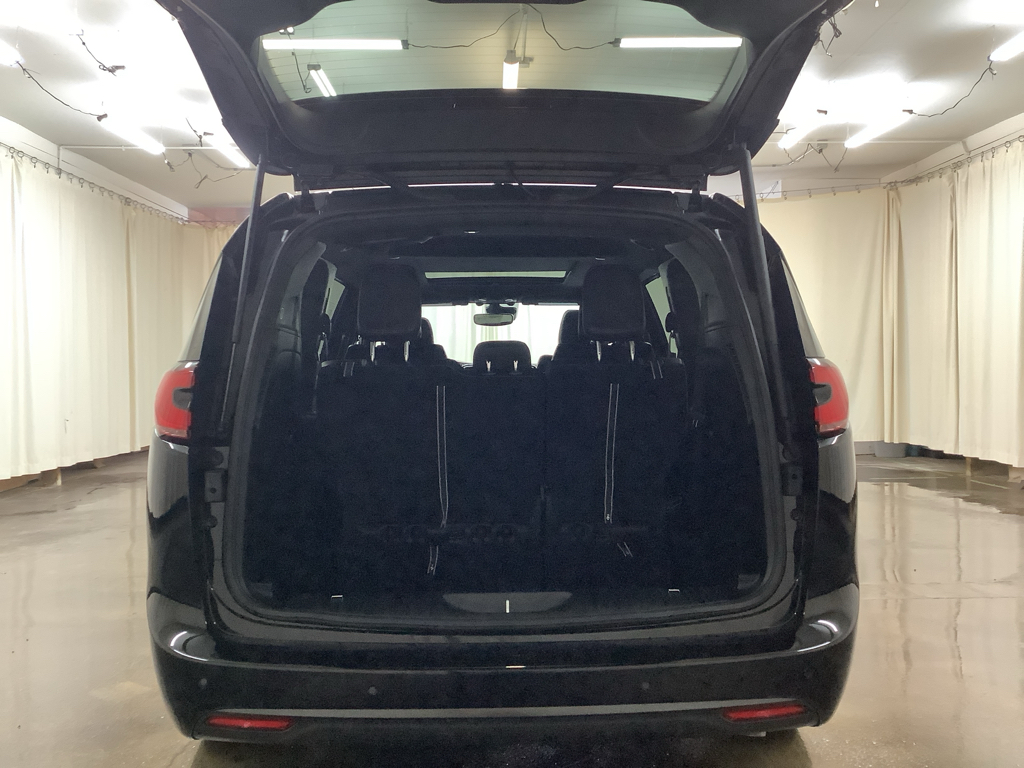 2026 Chrysler Pacifica photo 10