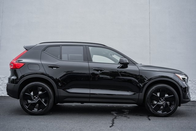 2026 Volvo XC40 AWD photo 3