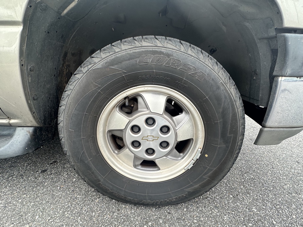 2001 Chevrolet Tahoe LS photo 9