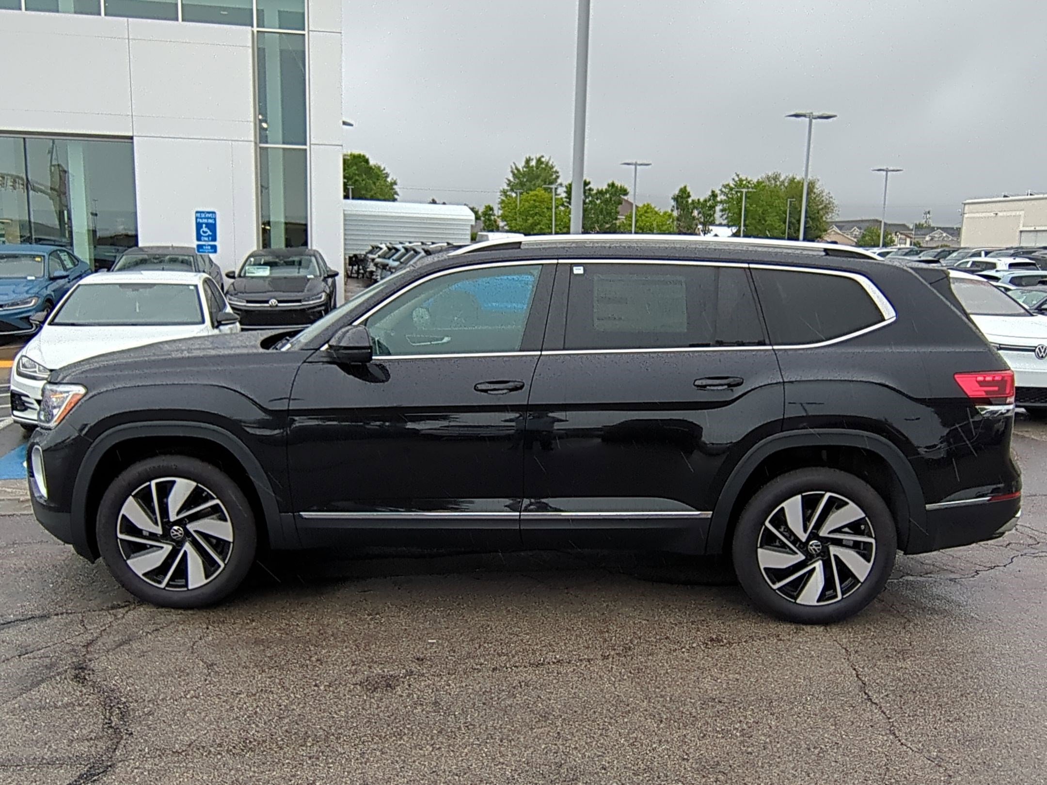 2025 Volkswagen Atlas SEL photo 5