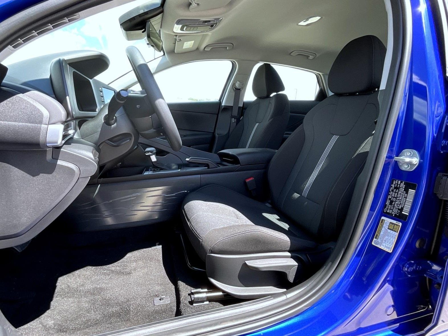 2025 Hyundai Elantra SE photo 9