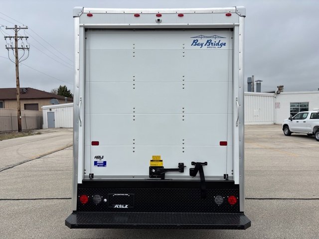2025 Chevrolet Express Cutaway 3500 photo 2