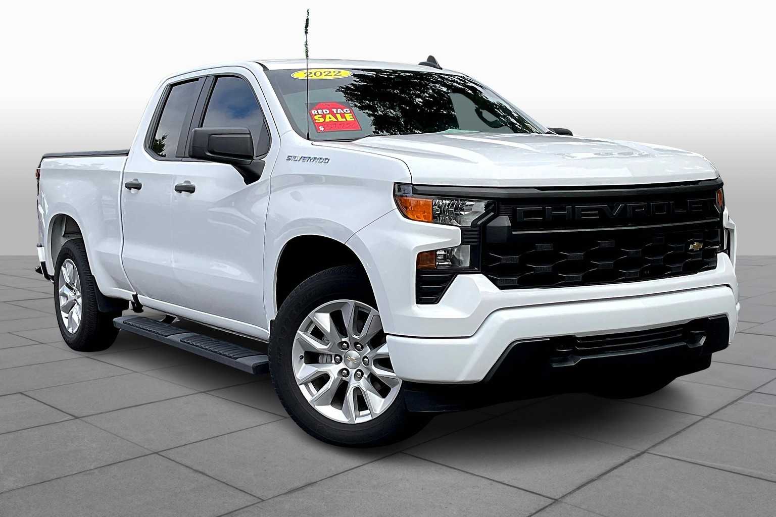 2022 Chevrolet Silverado 1500 Custom photo 2