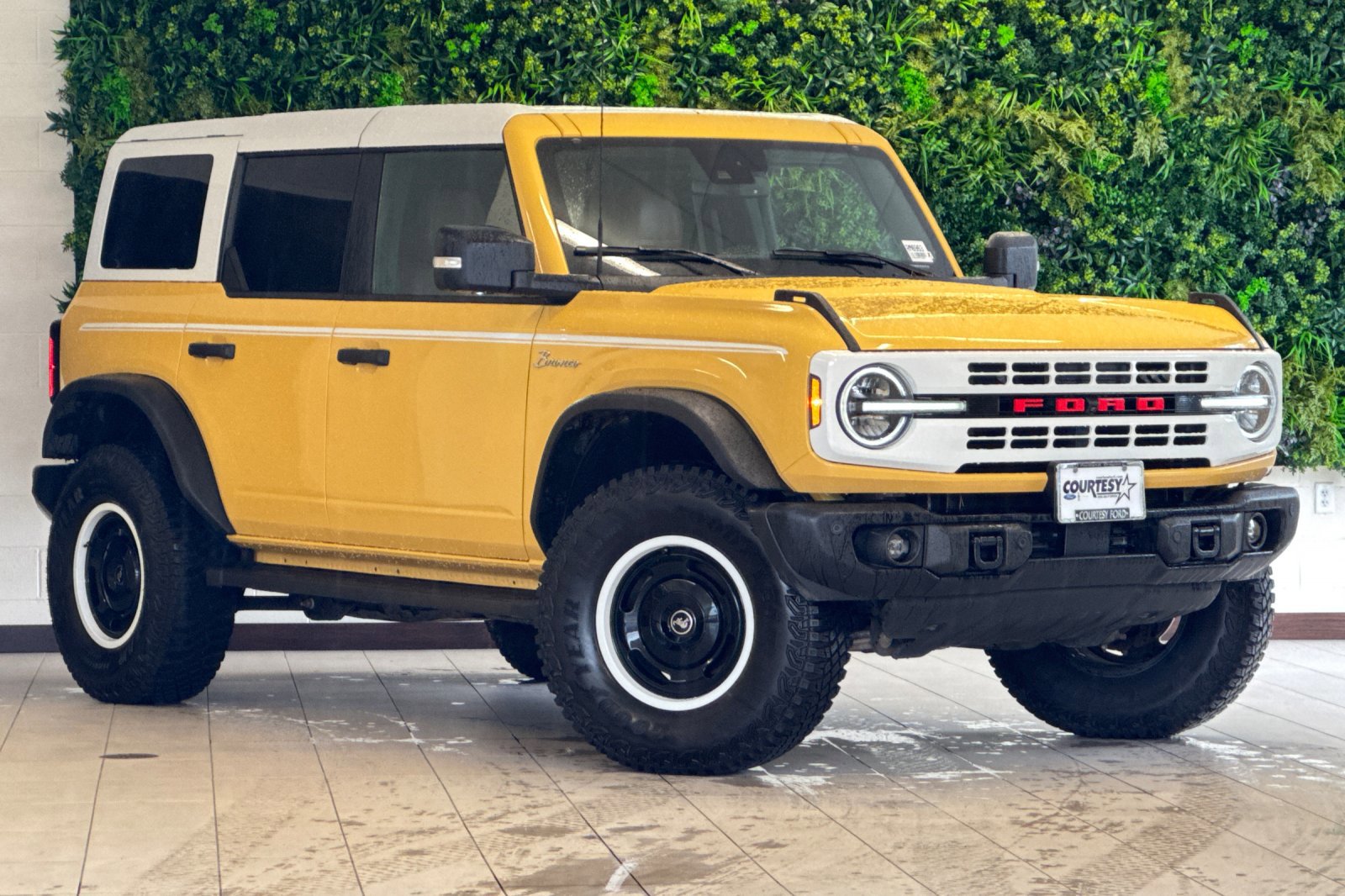 2023 Ford Bronco 4-Door Heritage Limited Edition's photo