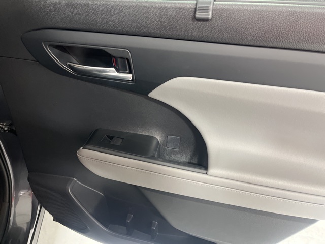 2021 Toyota Highlander XLE photo 20