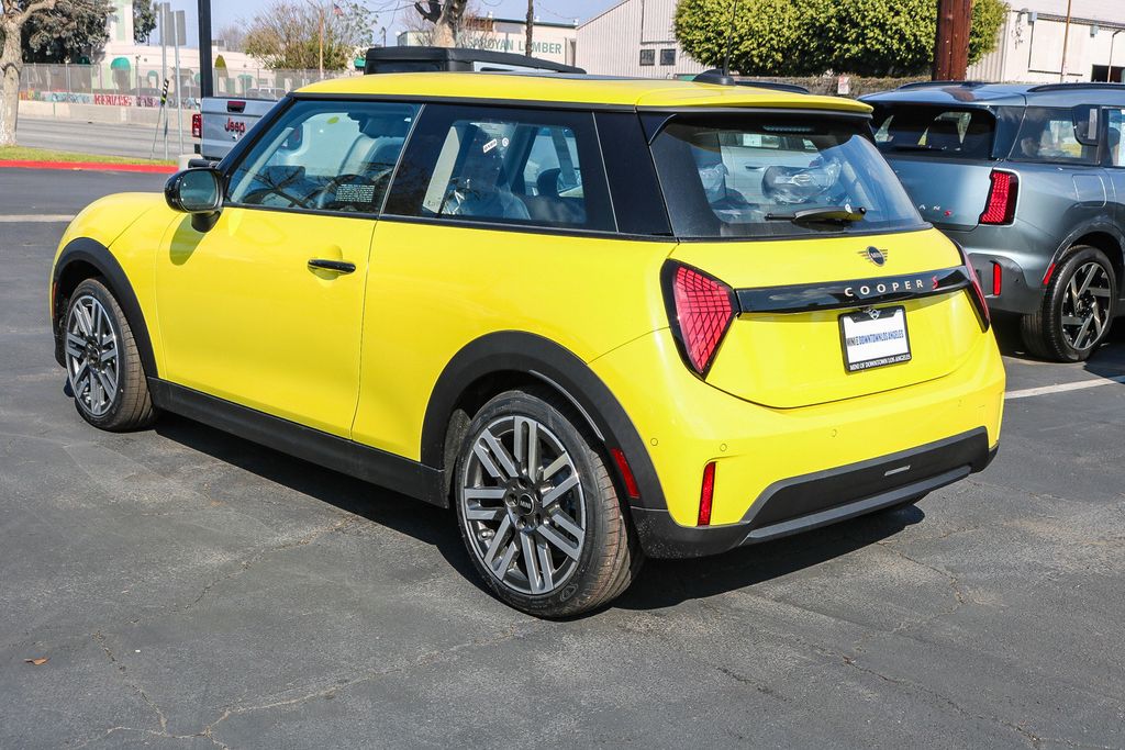 2025 Mini Cooper 2 Door Hardtop Signature photo 6