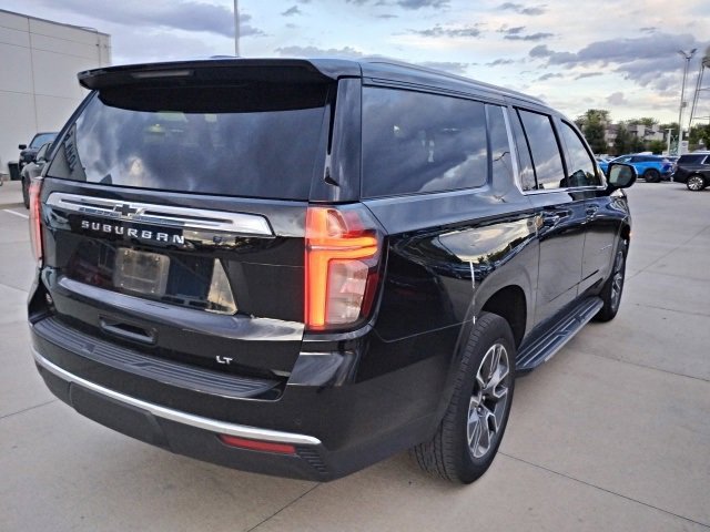 2021 Chevrolet Suburban LT photo 4