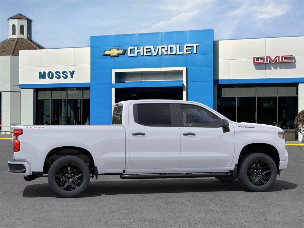 2025 Chevrolet Silverado 1500 Custom photo 5