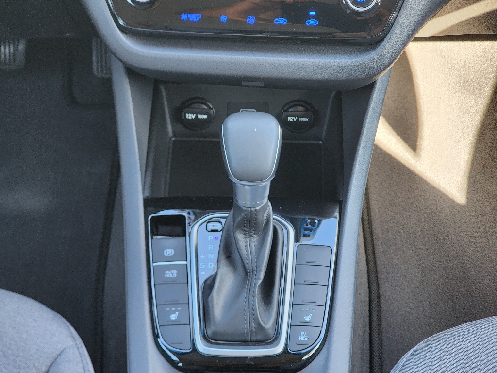 2021 Hyundai Ioniq Plug-In Hybrid SE photo 12
