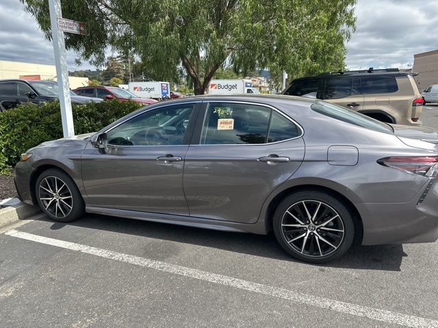2024 Toyota Camry SE photo 3