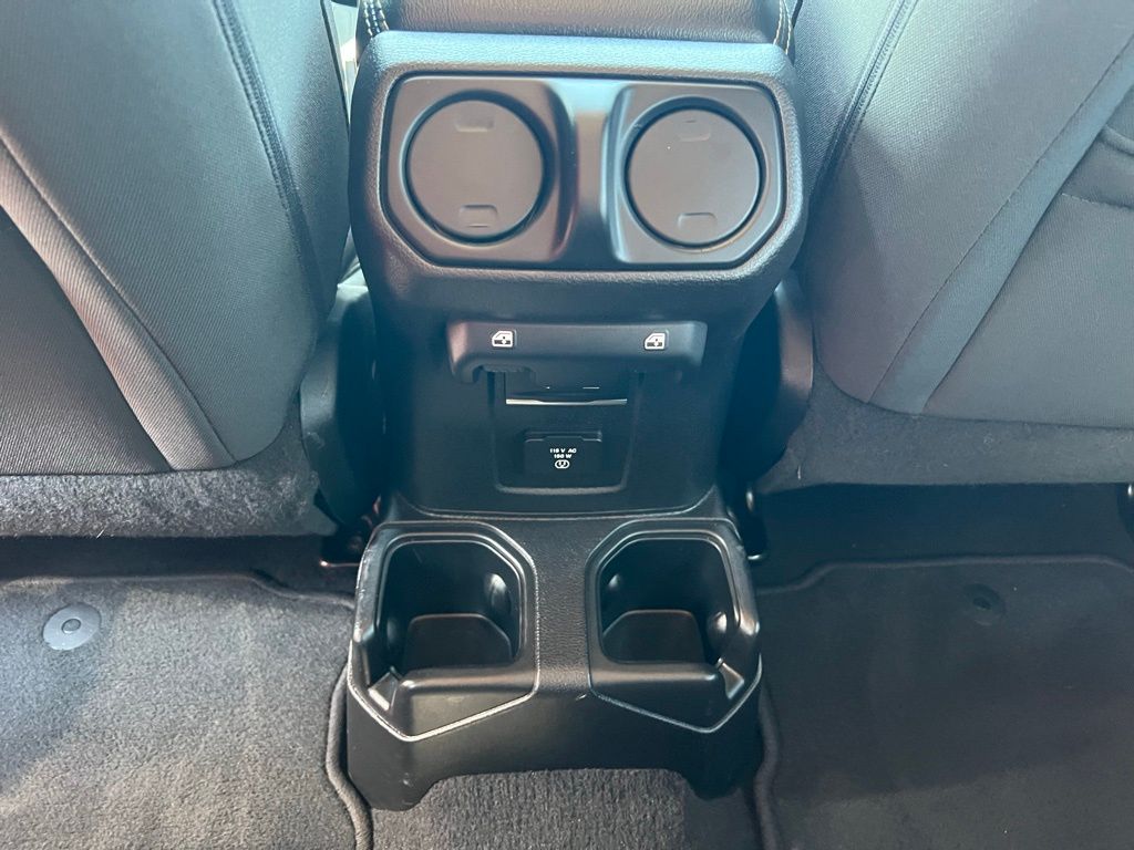 2019 Jeep Wrangler Unlimited Sahara photo 17