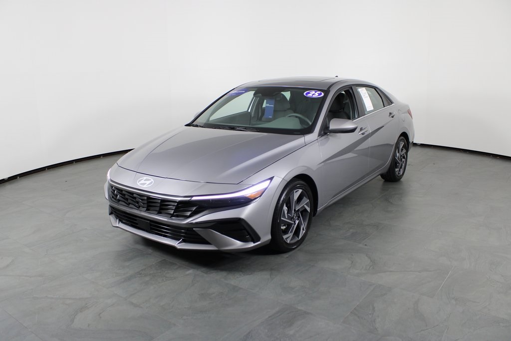 2025 Hyundai Elantra SEL Convenience photo 2