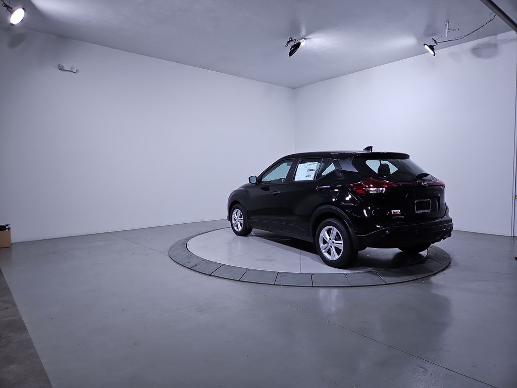 2025 Nissan Kicks Play S photo 2