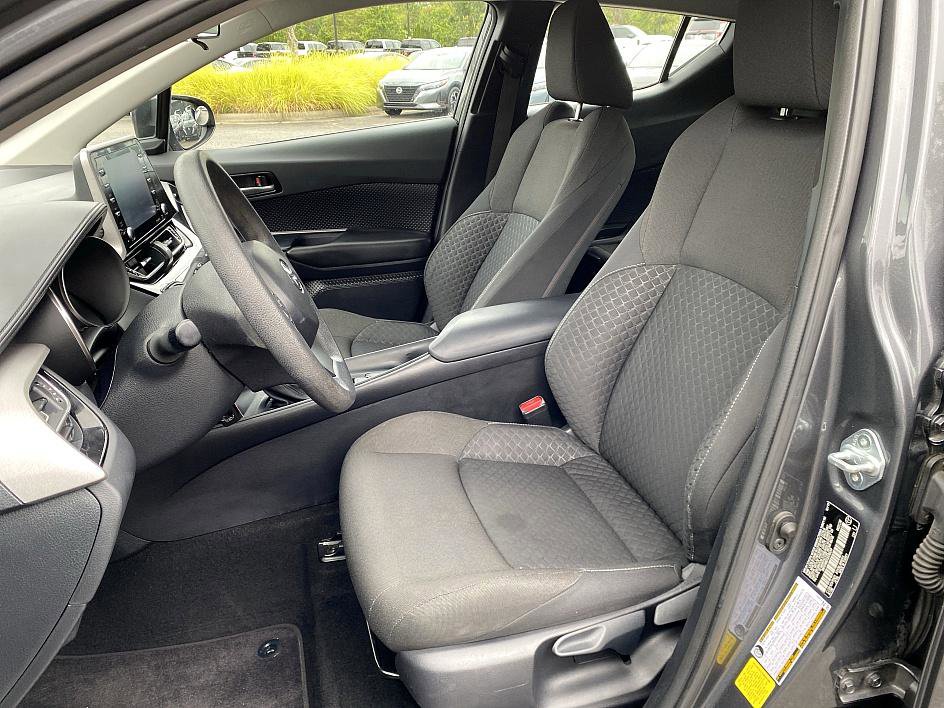 2020 Toyota C-HR LE photo 8