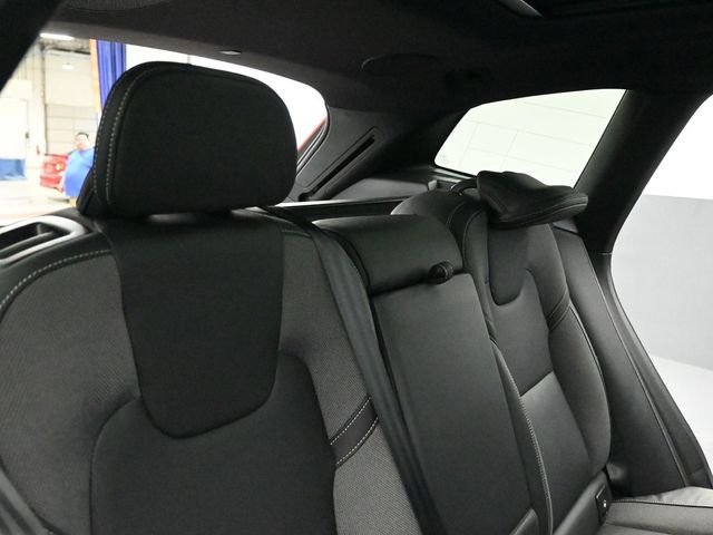 2022 VOLVO XC60 - Image 27