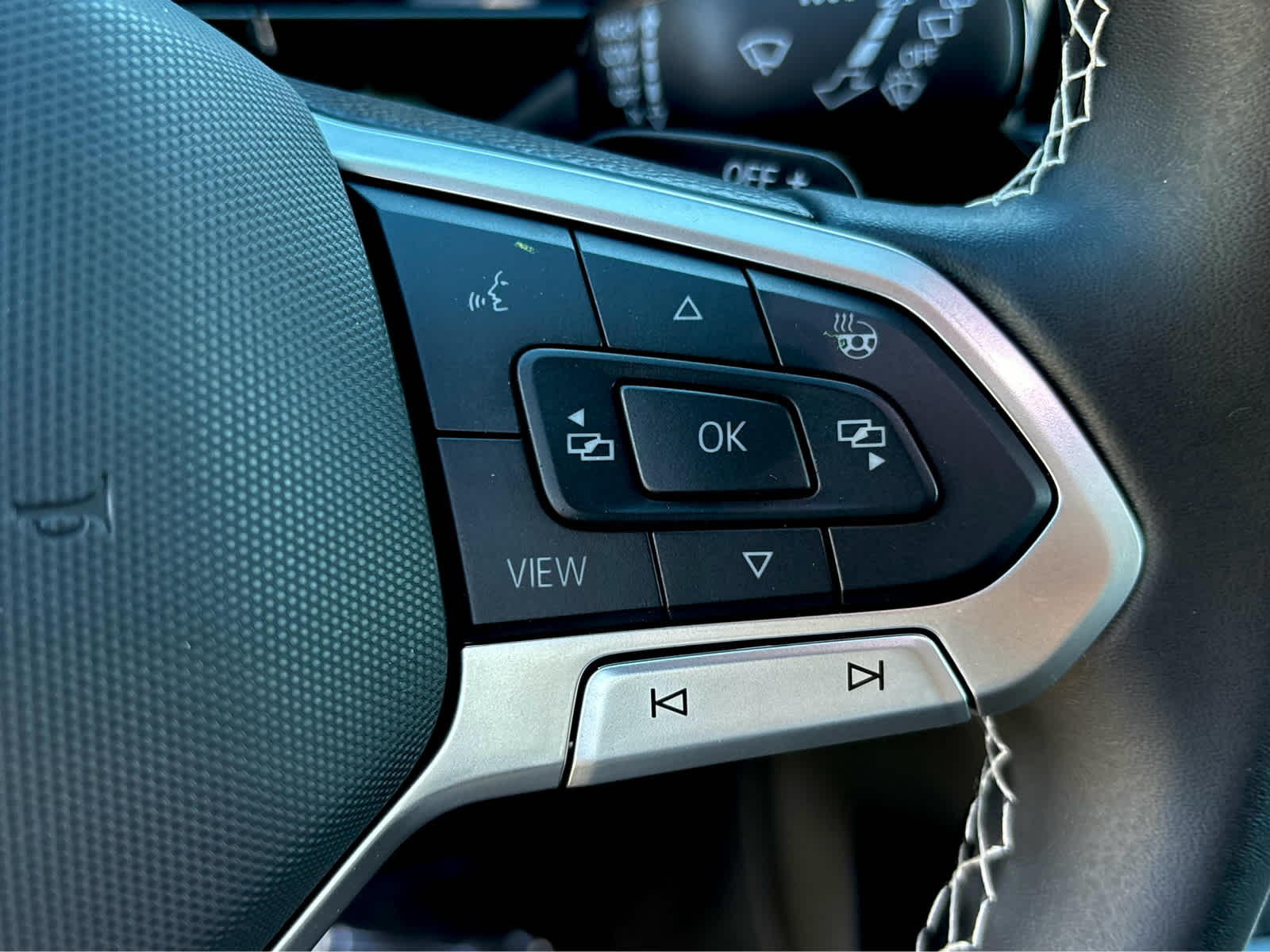 2025 Volkswagen Atlas SE Technology photo 13