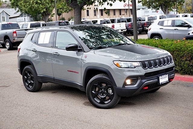 2023 Jeep Compass Trailhawk photo 2