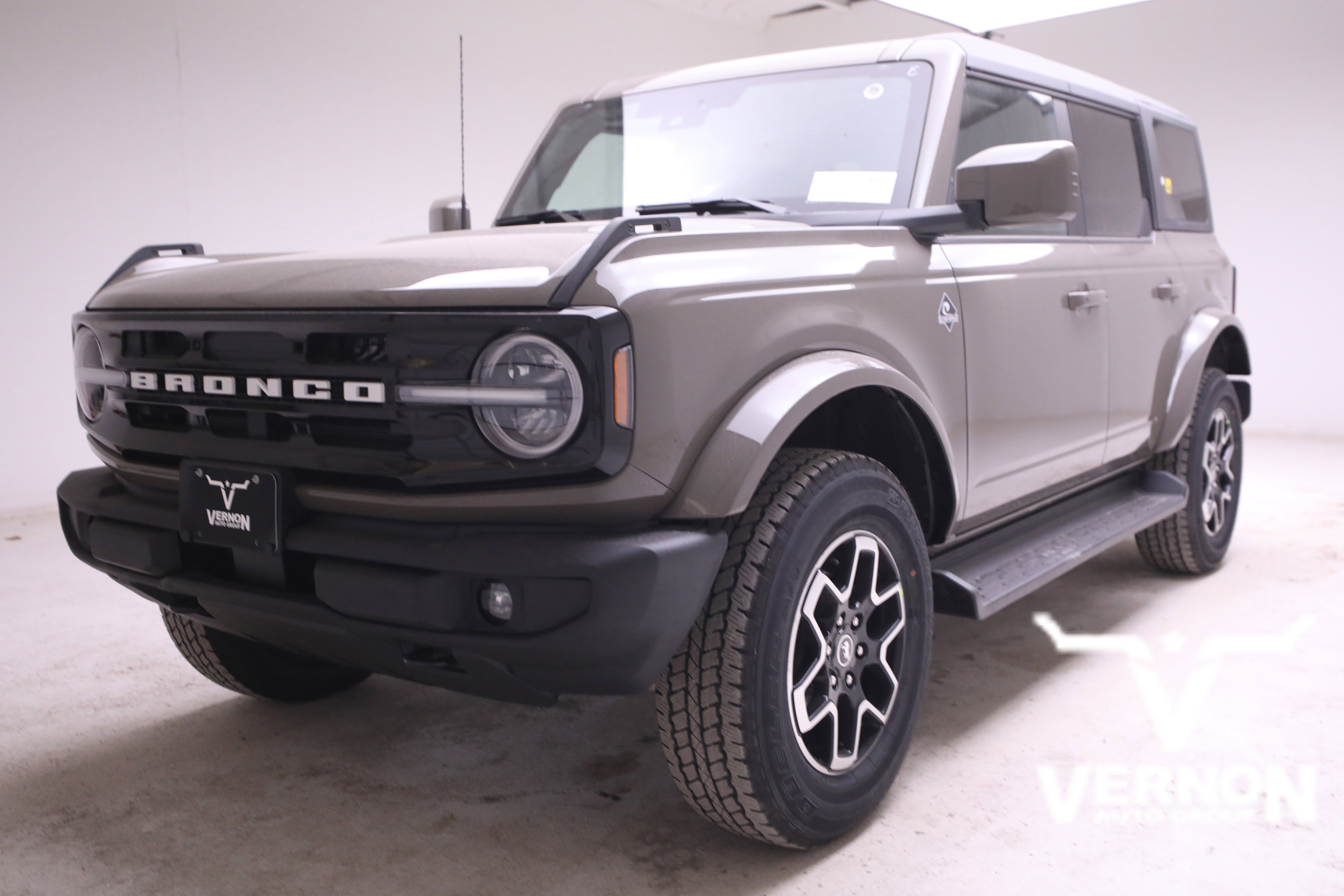 2025 Ford Bronco 4-Door Outer Banks's photo