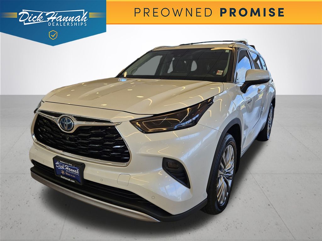 2021 Toyota Highlander Platinum's photo