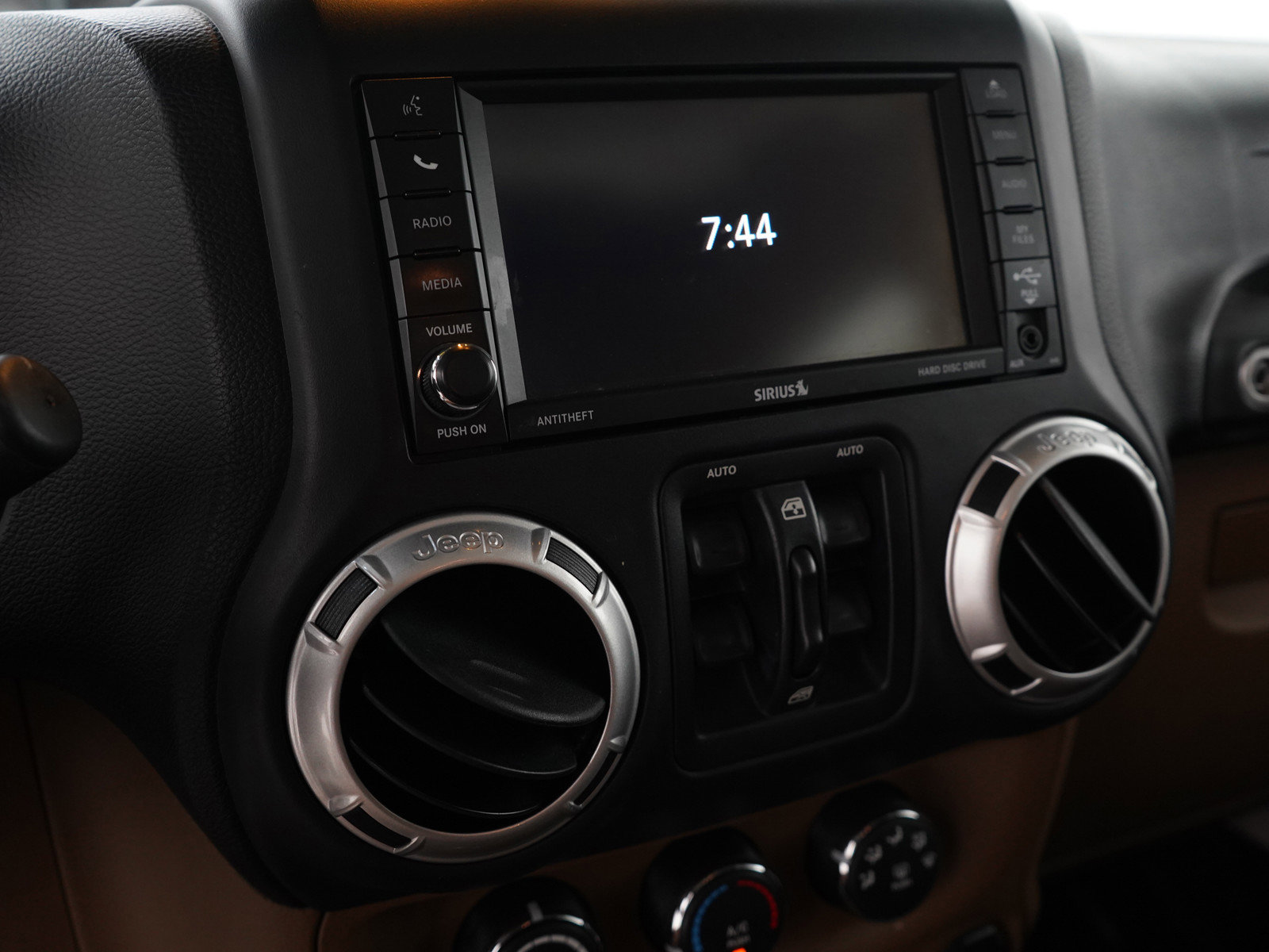 2014 Jeep Wrangler Unlimited Sahara photo 23