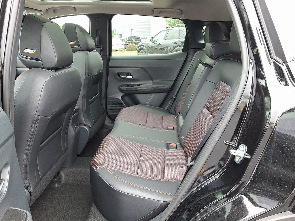 2025 Nissan Kicks SR photo 3