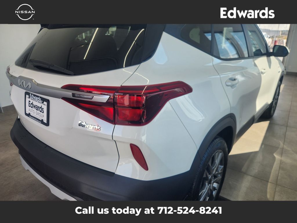 2023 Kia Seltos LX photo 6